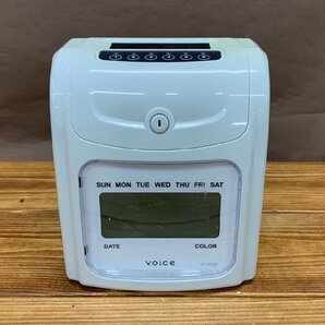 【W7-2025】タイムカードレコーダー VOICE VT-2000 Vカード100枚 リボンカセット 鍵 説明書付 通電確認済 現状品【千円市場】の画像2