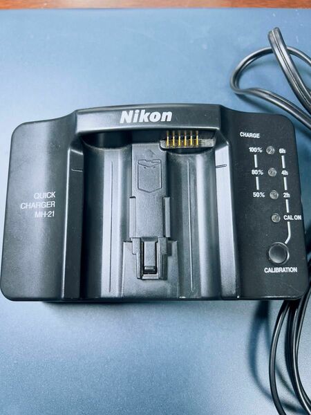 ニコン　バッテリーチャージャーMH-21 Nikon