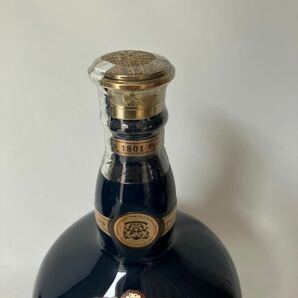 □【500円スタート】古酒 未開封 ROYAL SALUTE ウイスキー ロイヤルサルート 21年 青陶器 陶器ボトル 1Litre の画像6