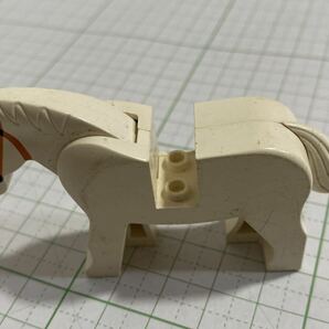 LEGO お城シリーズ 装甲馬 レゴ ミニフィグ 馬 ライオンナイト 鞍 甲冑 ライオン ジャンクの画像6