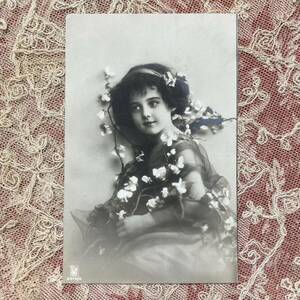 120/4 * antique postcard * picture postcard real photo large .. young lady Katyusha veil 