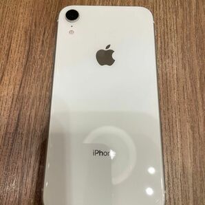 iPhone XR 64GB ホワイト au バッテリー81% au・UQで使用可能 　ケース付き