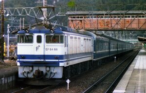 248　【３５㍉ネガ】EF64 66（ユーロ機）＋20系寝台客車　上松駅　カラーネガ１コマ