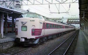 241　【３５㍉ネガ】485系電車　国鉄時代　いなほマーク　秋田駅　カラーネガ１コマ