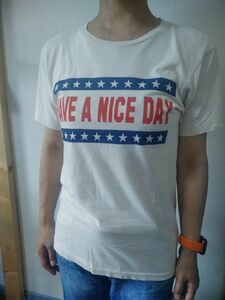 M エム “HAVE A NICE DAY” Tシャツ