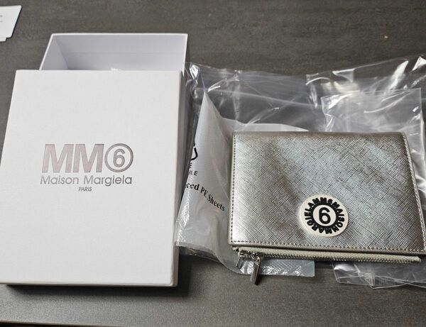 メゾンマルジェラ　MM6　シルバー　財布