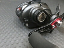 中古美品 Daiwa ダイワ TATULA タトゥーラ 100SH ベイトリール 7.1 右ハンドル バス釣り バスフィッシング_画像4