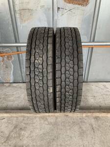 引取り可能！225/80R17.5 BRIDGESTONE M800 19年 11mm 中古トラックタイヤ２本