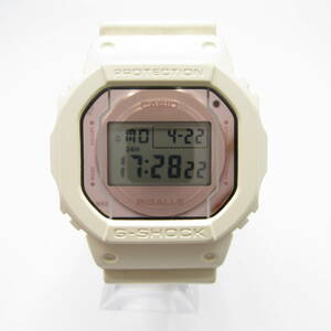 T9885☆CASIO G-SHOCK×PIGALLE ピガール DW-5600PGW【3229】DW-5600PGW-7JR オフホワイト カシオ Gショック 中古品【時計】