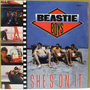 BEASTIE BOYS(ビースティ・ボーイズ)-She's On It (UK '87 再発 7インチ+光沢固紙ジャケ