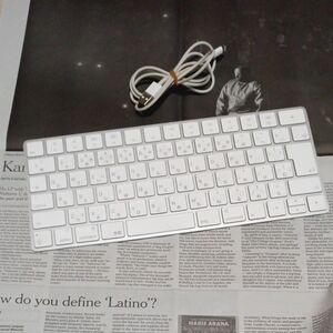 Apple Magic Keyboard　A1644（充電式）ライトニングケーブル付き　②