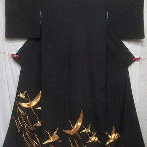 M2595 正絹 金駒刺繍 鶴松文 黒留袖 袷 着物 身丈163cm-裄66cmの画像1
