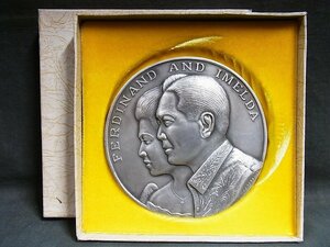 A4926 フィリピン1965年大統領就任記念大統領夫妻肖像メダル 394g