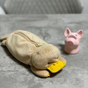 【未使用】ペンケース&ペン立て　カモノハシ　豚　pig インテリア　アニマル　アニア