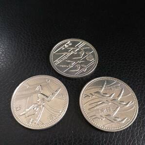 【送料無料】記念硬貨 平成6年 THE12th ASIAN GAMES HIROSHIMA 1994 走る/ 泳ぐ/ 跳ぶ 五百円 500円 3枚セットの画像1