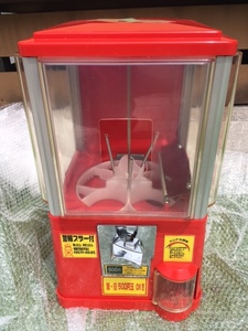 ガチャガチャ本体 500円硬貨用 新品 未使用 鍵付き ガチャ ガチャポン カプセル カプセルトイ ガチャマシーン 機械 レトロ イベント 学園祭