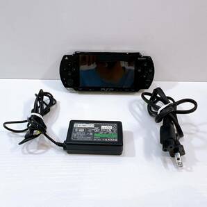 371☆中古☆ SONY PlayStation Portable 本体 PSP-2000 ピアノブラック バッテリーなし 充電器付き 初期化済み 動作確認済み 現状品の画像1
