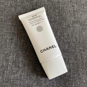 CHANEL シャネル UV エサンシエル 日焼け止め メークアップベース 化粧下地