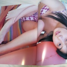 【14歳！ビキニショット満載】飯田里穂　サード写真集　「遠泳」初版　2006発売　p_画像5