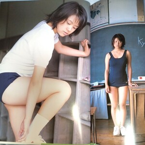 【14歳！Fカップ】上堂薗恭子　ファースト写真集「K14」 2004年初版発売 ブルマ・スク水・ビキニ・セーラー服！　p1731