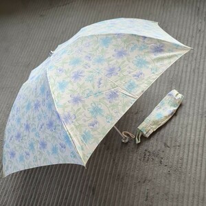 ★超軽量 晴雨兼用 3段折り畳みレディースナイロン傘 6本骨 淡い緑青系花柄模様