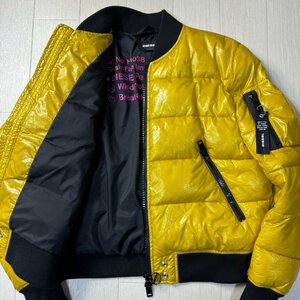 希少/M相当★ディーゼル/DIESEL 光沢ナイロン バックプリント デカロゴ ショート丈 ボンバージャケット MA-1 エンボス加工 中綿 メンズ 黄