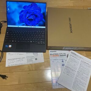 週末セール　富士通 最軽量689g LIFEBOOK UH WU-X/H1 メモリー8GB SSD256GB office