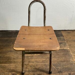 M13/レトロ ビンテージ 学校 幼稚園 椅子 イス いす 当時物 チェア 子供 木製 古道具 家具 撮影 学習椅子の画像2