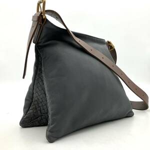 【美品】ボッテガヴェネタ BOTTEGA VENETA イントレチャート サコッシュ ショルダーバッグ レザー A4書類収納 肩掛け 斜め掛け メンズ 