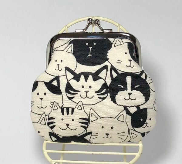 ねこ柄がま口財布