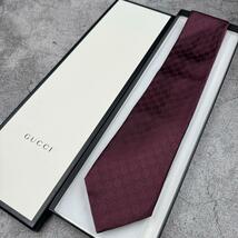 ☆極美品☆送料無料☆現行タグ GUCCI グッチ ネクタイ 高級シルク GG柄 シェリーライン ボルドー系 ネクタイのみ_画像2