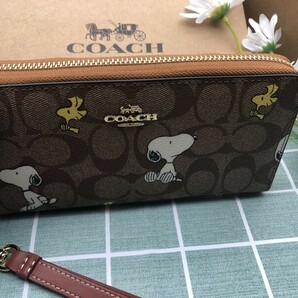 COACH コーチ 財布 長財布 SNOOPY ギフト スヌーピー 新品未使用 プレゼント 贈り物 レザー ウォレット ラウンドファスナー ブランド A147の画像6