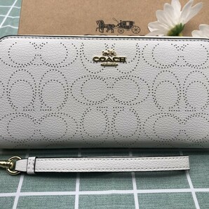 コーチ COACH 財布 長財布 プレゼント ロゴ シグネチャー ホワイト 贈り物 レディース 新品未使用 ギフト ストラップ付き ブランド C043