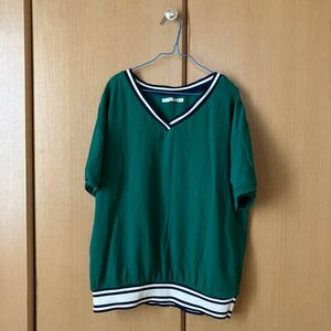 Vネックtシャツ