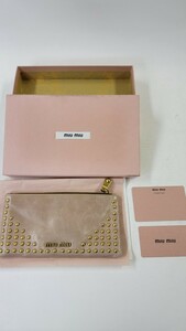 美品 ミュウミュウ レザー 鋲打ち ポーチ miumiu 