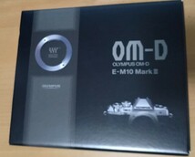 OLYMPUS OMD E-M10Mark3シルバーボディ中古予備バッテリー付き_画像2