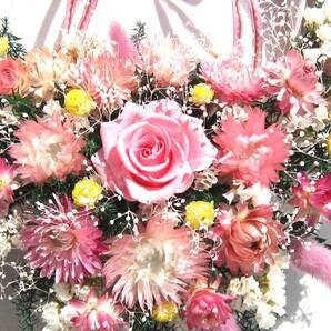 ベルのドライフラワー 華やかなリース プリザーブド薔薇 ベビーピンクの画像3