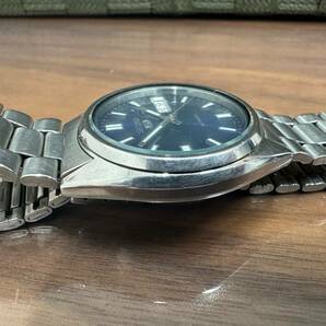 1円~稼働品 セイコー SEIKO 5 ファイブ 7S26-0480 自動巻き メンズ腕時計 ブルー文字盤 デイデイト 裏スケの画像4