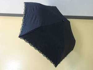 ( せ-A1-1133 )Wpc. 折りたたみ傘 手開き式 ブラック 黒 小花 ゴールド 全長約28cm 半径約45cm 中古