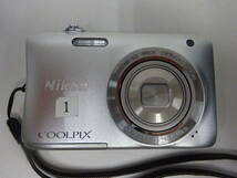 (つ-T-52) ニコン Nikon COOLPIX S2900 デジタルコンパクトカメラ シルバー デジカメ カメラ 動作確認済み 本体のみ 中古品_画像2