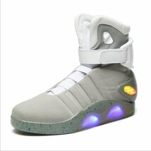 バック・トゥ・ザ・フューチャー 未来の靴 スニーカー シューズ 黒 LED点灯 海外限定 レプリカ 2色_画像2