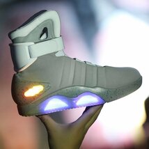 バック・トゥ・ザ・フューチャー 未来の靴 スニーカー シューズ 黒 LED点灯 海外限定 レプリカ 2色_画像1