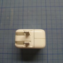 《ジャンク》Apple 10W USB Power Adaptor アップル 10W USB パワー アダプター 白 ジャンク 動作未確認 iPad mini 付属品 純正 古い_画像5