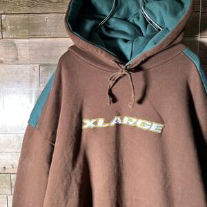 エクストララージ XLARGE スウェットパーカー プルオーバーパーカー センター刺繍ロゴ ブラウン Lサイズ