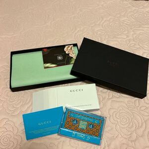 GUCCI ノベルティ　和菓子懐紙セット、カセットテープ型USBミュージック