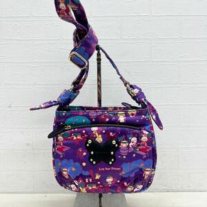 1405◎ ANNA SUI SANRIO コラボ アナスイ サンリオ バッグ 鞄 ショルダー 斜めがけ イラスト 総柄 パープル レディース