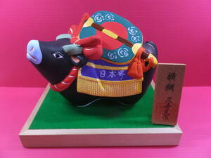 久寿夫作　民芸品 博多人形 素焼人形　横綱　日本号　牛　台座付き　全長約17cm、高さ約13.5cm　中古