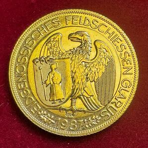 スイス 硬貨 古銭 1987年 グラールス射撃祭 グラールスの腕を掴むワシ ライフル 旗 50フラン 記念メダル コイン 金貨 外国古銭 海外硬貨 の画像2
