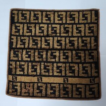 美品 フェンディ タオル ハンカチ 2枚セット 24cm×25cm レオパード ズッカ柄 ロゴ刺繍 FENDI ブラウン系 男女兼用_画像5