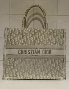 Extreme Beauty Pop -Up Limited Christian Dior Christian Dior Book Book Book Tote Mudbag Sag Bag Сумка золото большая